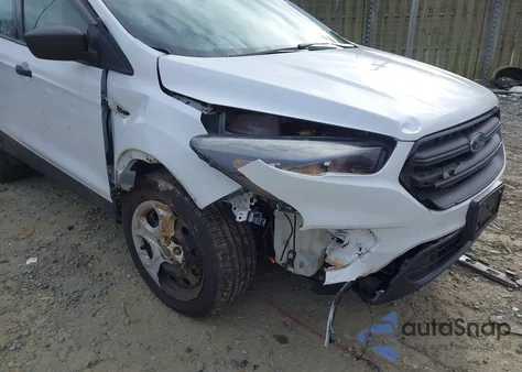 2019 Ford Escape S z USA, uszkodzony, nr VIN 1FMCU0F75KUB21913